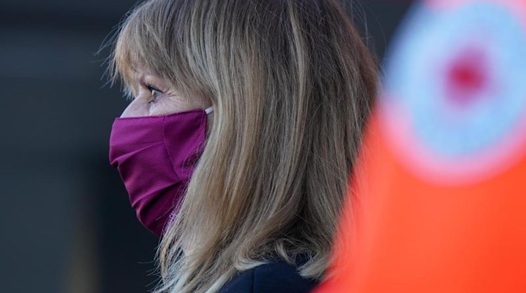 Gesundheitsministerin: Helfer für Kliniken gesucht