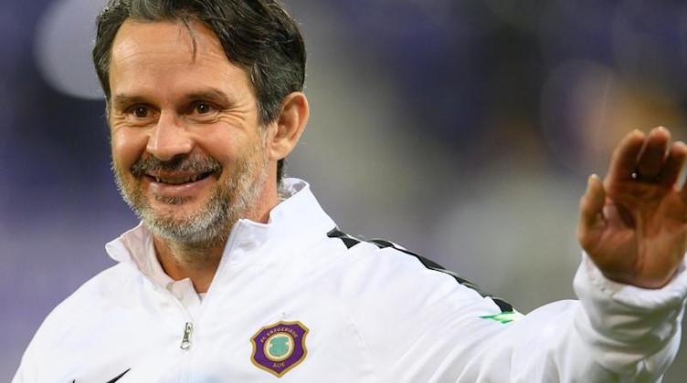 Aues Trainer Dirk Schuster. Foto: Robert Michael/dpa-Zentralbild/dpa/Archivbild