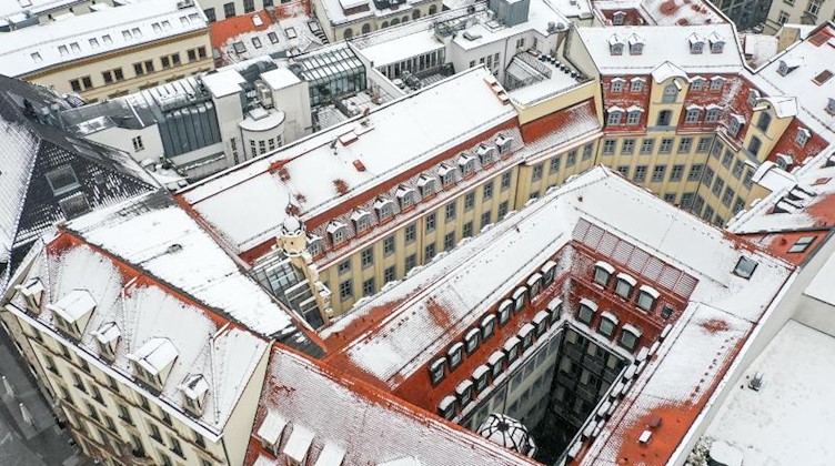 Blick über die verschneite Innenstadt Leipzigs. Foto: Jan Woitas/dpa/Archivbild