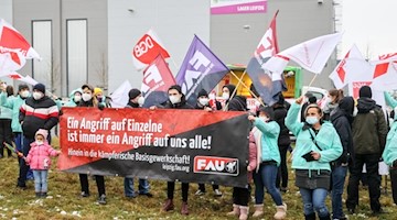 Beschäftigte des Lieferdienstes durstexpress.de protestieren. Foto: Jan Woitas/dpa-Zentralbild/dpa