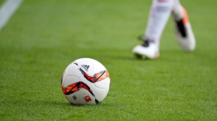Ein Fußball-Spiel. Foto: Jan Woitas/dpa-Zentralbild/dpa/Symbolbild