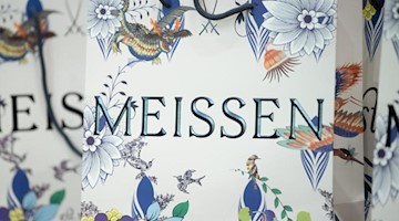 Papiertüten mit dem Schriftzug «Meissen» sind zu sehen. Foto: Sebastian Kahnert/dpa-Zentralbild/dpa/Archivbild