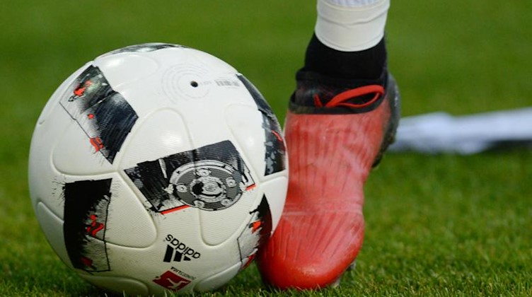 Ein Fußball-Spiel. Foto: Patrick Seeger/dpa/Symbolbild