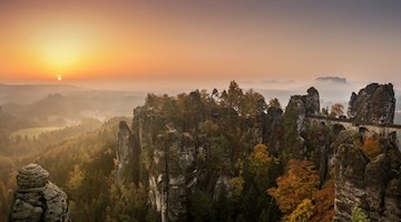 https://pixabay.com/de/photos/bastei-elbsandsteingebirge-2942474/