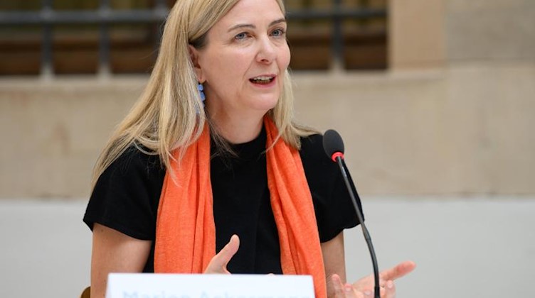 Marion Ackermann, Generaldirektorin der Staatlichen Kunstsammlungen Dresden, spricht. Foto: Sebastian Kahnert/dpa-Zentralbild/dpa/Archivbild