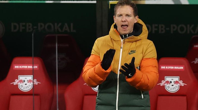 Leipzigs Trainer Julian Nagelsmann gestikuliert an der Seitenlinie. Foto: Jan Woitas/dpa