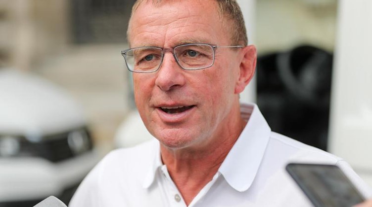 Der frühere Fußball-Trainer Ralf Rangnick spricht. Foto: Jan Woitas/dpa-Zentralbild/dpa