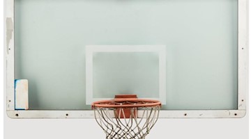 Blick auf einen Basketball Korb. Foto: //Heritage Auctions/dpa/Archivbild