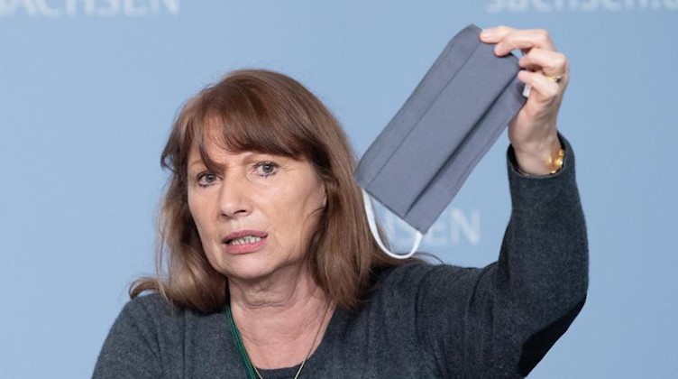 Petra Köpping, die Sozialministerin von Sachsen, mit einem Mund-Nasen-Schutz. Foto: Sebastian Kahnert/dpa-Zentralbild/dpa/Archivbild