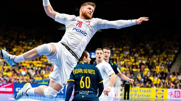 Maciej Gebala (l) beim Wurf. Foto: Michael Erichsen/Bildbyran via ZUMA Press/dpa/Archivbild