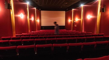 Ein Kinosaal ist zu sehen. Foto: Nicolas Armer/dpa/Symbolbild