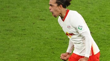Leipzigs Yussuf Poulsen bejubelt sein Tor zum 2:2. Foto: Jan Woitas/dpa-Zentralbild/dpa