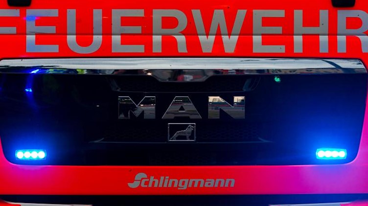 Einsatzwagen der Feuerwehr. Foto: Mohssen Assanimoghaddam/dpa/Archivbild