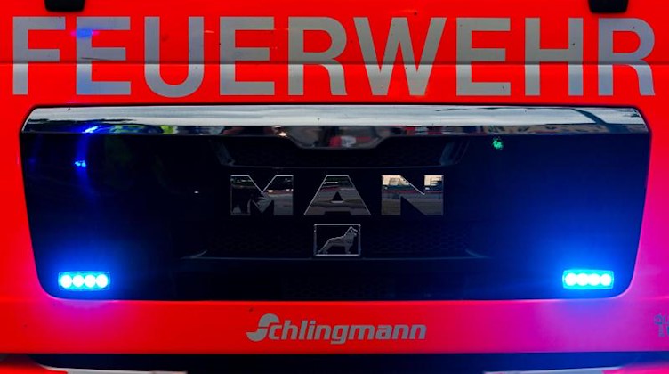 Ein Blick auf einen Einsatzwagen der Feuerwehr. Foto: Mohssen Assanimoghaddam/dpa/Symbolbild