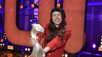 Sarah (15) aus Bocholt im Westmünsterland ist die Gewinnerin von «Dein Song 2021». Foto: Andre Kowalski/Kika/FOOLPROOFED GmbH/dpa
