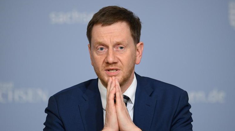 Der Ministerpräsident von Sachsen Michael Kretschmer spricht während der Pressekonferenz. Foto: Robert Michael/dpa-Zentralbild/dpa