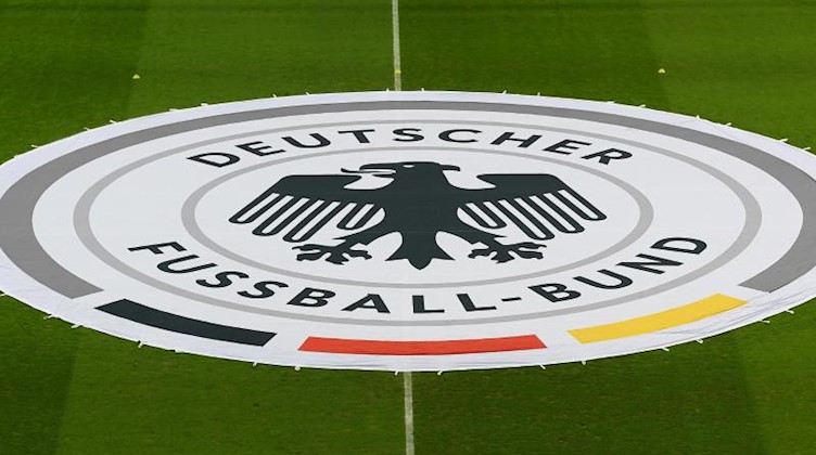 Das Logo des DFB. Foto: Hendrik Schmidt/dpa/Symbolbild