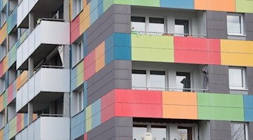 Blick auf einen Wohn- und Bürokomplex in der Dresdner Innenstadt. Foto: Sebastian Kahnert/dpa-Zentralbild/dpa/Symbolbild