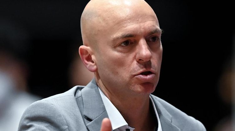 Trainer Rodrigo Pastore reagiert. Foto: Hendrik Schmidt/dpa-Zentralbild/ZB/Archivbild