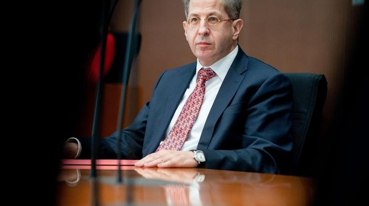 Hans-Georg Maaßen (CDU) sitzt als Zeuge bei einem Bundestags-Untersuchungsausschuss. Foto: Kay Nietfeld/dpa/Archivbild
