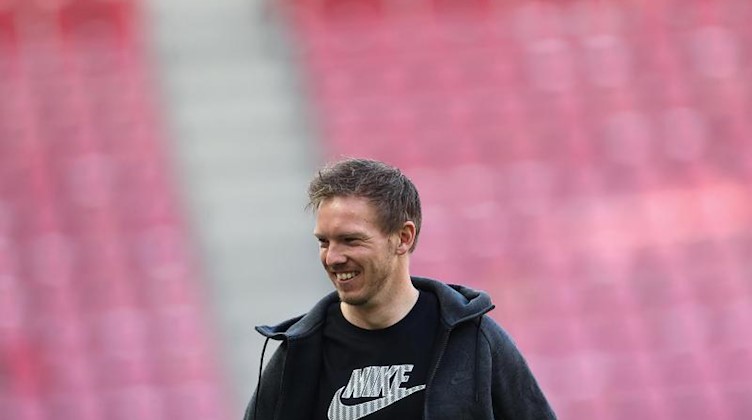 Leipzigs Trainer Julian Nagelsmann kommt ins Stadion. Foto: Rolf Vennenbernd/dpa Pool/dpa
