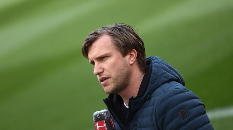 RB Leipzigs Sportdirektor Markus Krösche gibt ein Interview. Foto: Rolf Vennenbernd/dpa Pool/dpa/Archivbild
