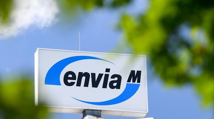 Das Logo des Energiedienstleisters EnviaM. Foto: Hendrik Schmidt/dpa-Zentralbild/dpa/Archivbild