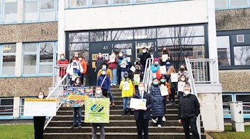 2 Millionen Euro: Oberbürgermeis­ter Hilbert nimmt Spenden fürs Lern­haus der Universitäts­schule entgegen