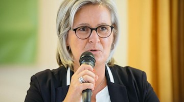 Bürgermeisterin Marion Prange spricht in Ostritz. Foto: Oliver Killig/dpa-Zentralbild/dpa/archivbild
