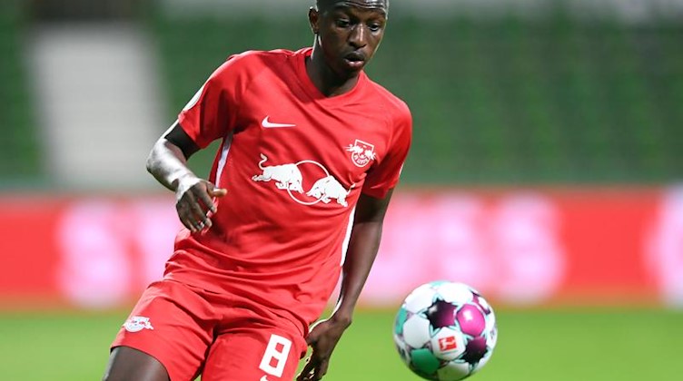 Leipzigs Amadou Haidara bleibt am Ball. Foto: Carmen Jaspersen/dpa/Archivbild