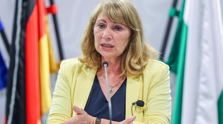 Petra Köpping (SPD), Gesundheitsministerin von Sachsen, spricht auf einer Pressekonferenz. Foto: Jan Woitas/dpa-Zentralbild/dpa/Archivbild