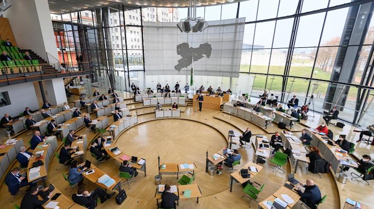 Blick in den Plenarsaal während der Sitzung des Sächsischen Landtages. Foto: Robert Michael/dpa-Zentralbild/dpa/Archivbild