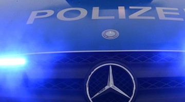 Polizeiwagen mit Blaulicht. Foto: Patrick Seeger/dpa/Symbolbild