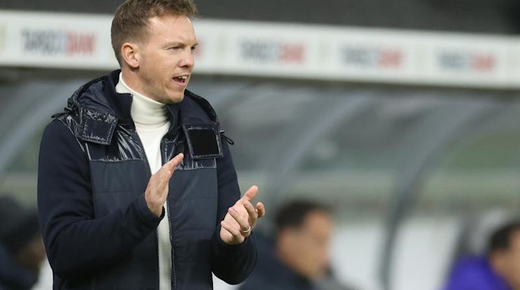 Julian Nagelsmann applaudiert. Foto: Jan Woitas/dpa-Pool/dpa/Archivbild
