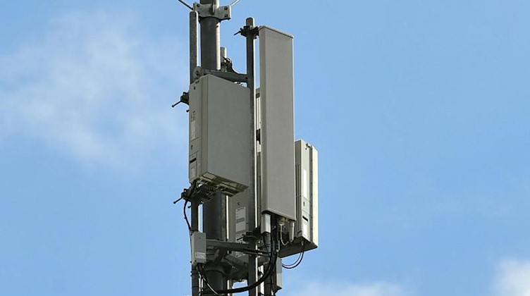 Ein 5G-Sendemast ist zu sehen. Foto: Hendrik Schmidt/dpa-Zentralbild/ZB/Symbolbild