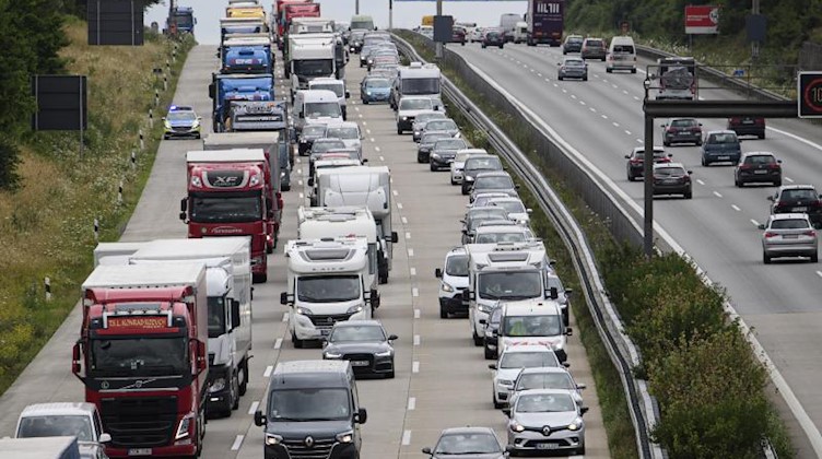 Stau auf der A4. Foto: Robert Michael/dpa-Zentralbild/dpa/Archiv
