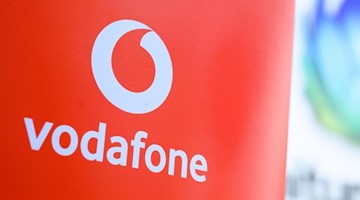Blick auf das Logo von Vodafone. Foto: Sebastian Gollnow/dpa/Symbolbild