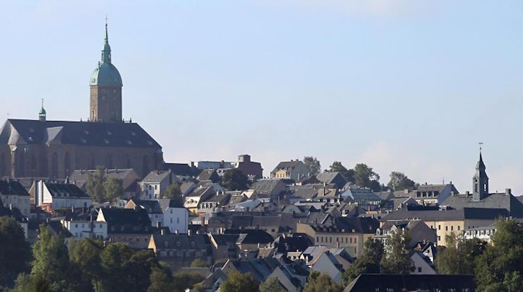 Blick auf die Stadt Annaberg-Buchholz mit der Kirche St. Annen. Foto: Jan Woitas/dpa-Zentralbild/dpa