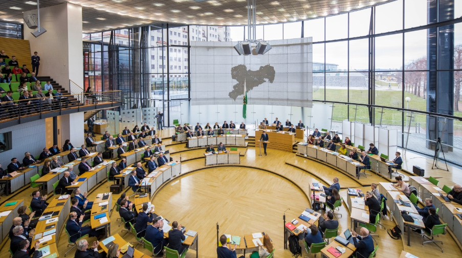 Landtag Sachsen - Plenarsitzung Plenum / Killig