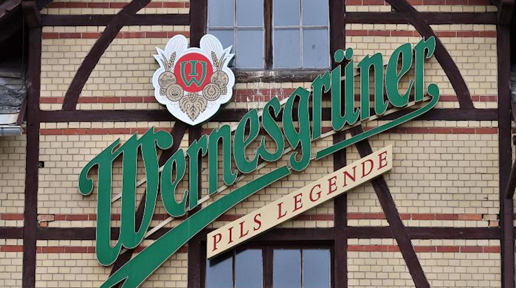Ein Logo der Wernesgrüner Brauerei. Foto: Jan Woitas/dpa-Zentralbild/dpa