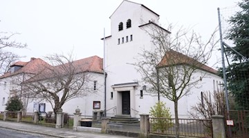 Die Römisch-Katholische Kirche St. Georg der gleichnamigen Gemeinde. Foto: Sebastian Kahnert/dpa-Zentralbild/dpa/Archivbild