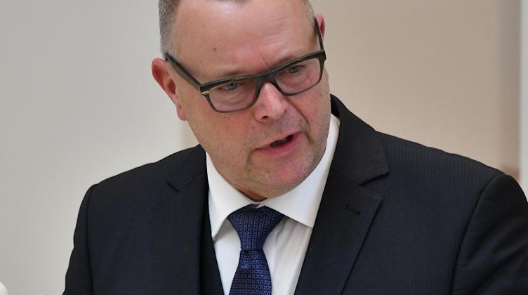 Innenminister Michael Stübgen. Foto: Bernd Settnik/dpa/Archivbild