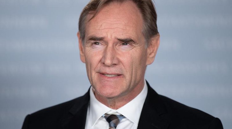 Burkhard Jung (SPD), Oberbürgermeister von Leipzig und Städtetagspräsident, spricht. Foto: Sebastian Kahnert/dpa-Zentralbild/dpa
