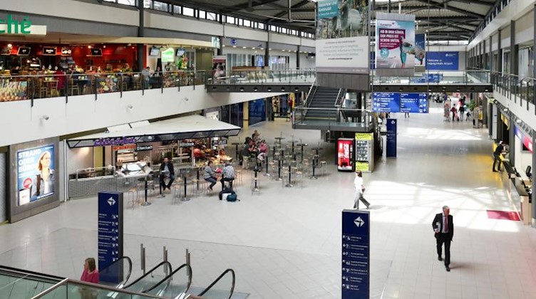 Die Empfangshalle auf dem Flughafen Leipzig/Halle (LEJ). Foto: Peter Endig/dpa-Zentralbild/dpa