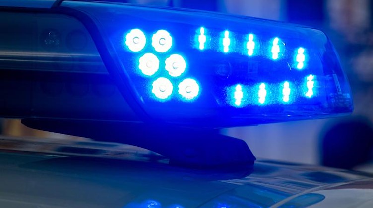 Ein Blaulicht der Polizei leuchtet auf. Foto: Klaus-Dietmar Gabbert/dpa-Zentralbild/ZB/Symbolbild