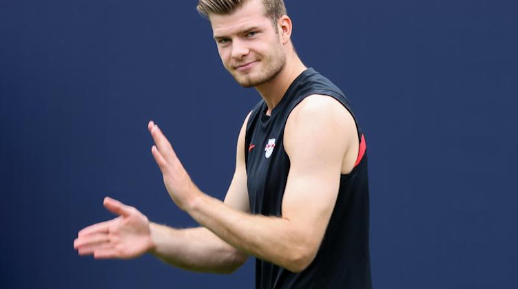 Spieler Alexander Sörloth kommt zum Training. Foto: Jan Woitas/dpa-Zentralbild/dpa