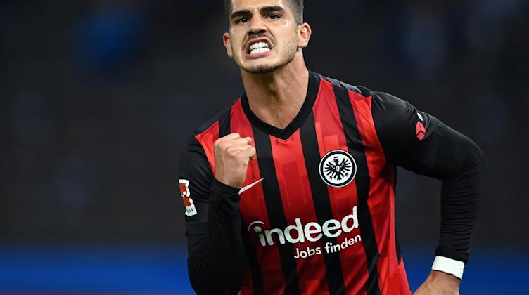 Andre Silva, damals noch im Trikot von Frankfurt, jubelt nach seinem Treffer zum 1:0 per Elfmeter. Foto: Soeren Stache/dpa-Zentralbild/dpa