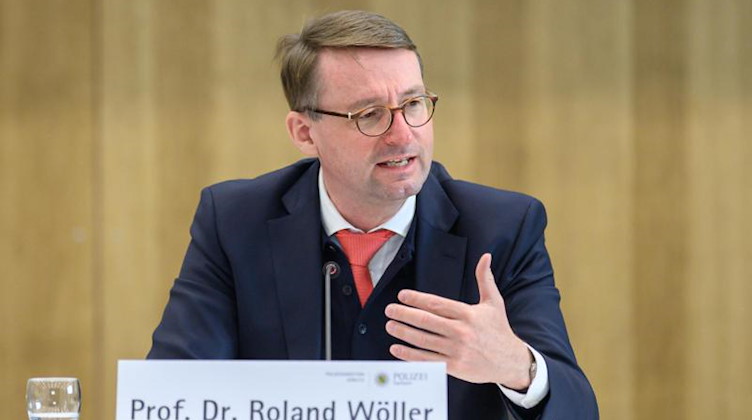 Roland Wöller (CDU), Innenminister von Sachsen, spricht. Foto: Robert Michael/dpa-Zentralbild/dpa