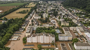 Blick über einen überschwemmten Ortsbezirk der Stadt Trier. Foto: Christian Schulz/Foto Hosser/dpa/Archivbild