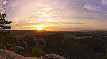 Sonnenaufgang // Sächsische Schweiz // Bild: NTNorbert Pixabay
